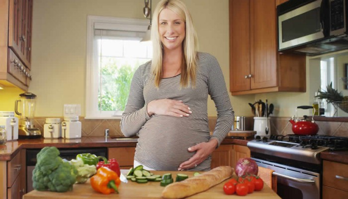 Schwangere sollten viele Vitamine essen.